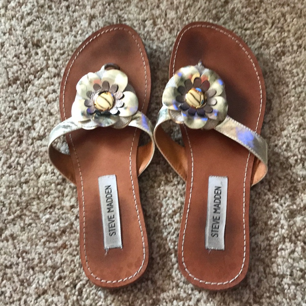 Gold metallic flower Steve Madden flip flops